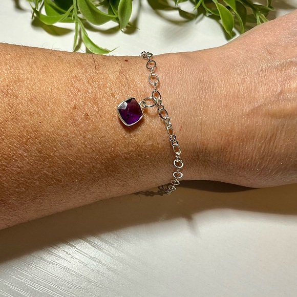Artisan Crafted Bracelet with Cushion Cut Amethyst Gemstone Pendant - Picture 3 of 4